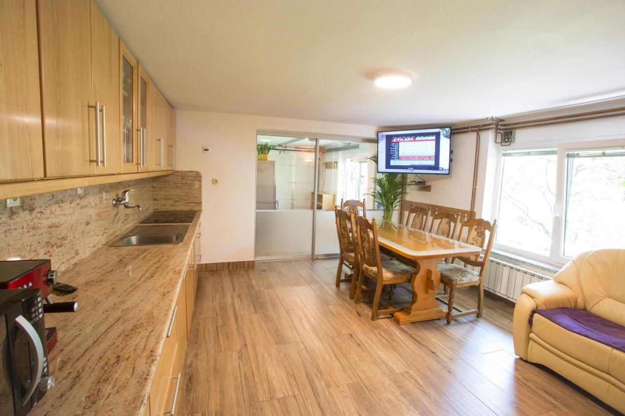 Apartma Na Ravnicah Церкно Екстериор снимка